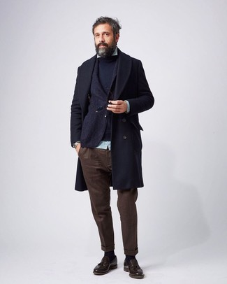 Weißes und grünes vertikal gestreiftes Langarmhemd kombinieren – 1 Herren Outfits kühl Wetter