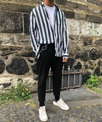 Weißes und grünes vertikal gestreiftes Langarmhemd kombinieren – 35 Herren Outfits