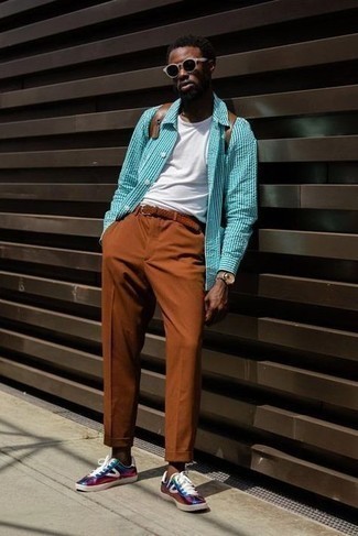 Weißes und grünes vertikal gestreiftes Langarmhemd kombinieren – 35 Herren Outfits