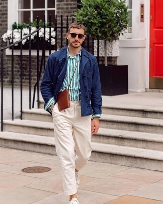 Weißes und grünes vertikal gestreiftes Langarmhemd kombinieren – 35 Herren Outfits