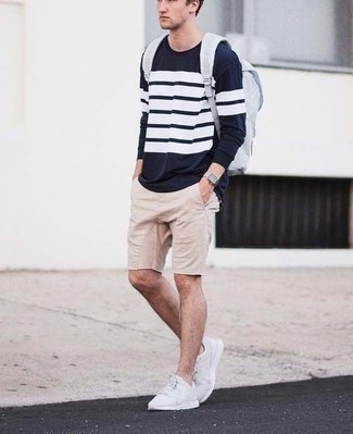 Weißen und dunkelblauen Rucksack kombinieren – 30 Herren Outfits