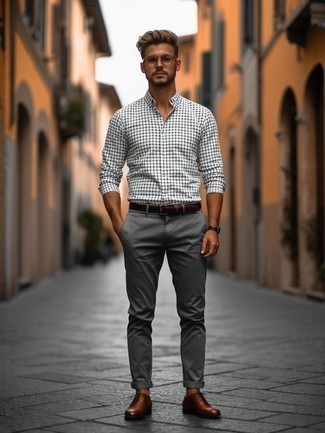 Weißes und dunkelblaues Langarmhemd mit Vichy-Muster kombinieren – 268 Herren Outfits