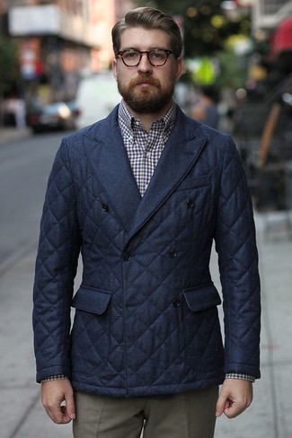 Weißes und dunkelblaues Langarmhemd mit Vichy-Muster kombinieren – 116 Sommer Herren Outfits