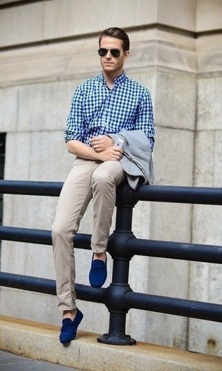 Weißes und dunkelblaues Langarmhemd mit Vichy-Muster kombinieren – 116 Sommer Herren Outfits