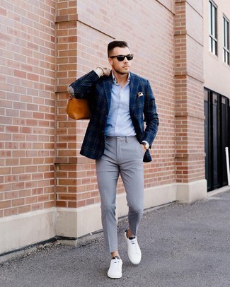 Weiße und dunkelblaue Leder niedrige Sneakers kombinieren – 2000+ Herren Outfits