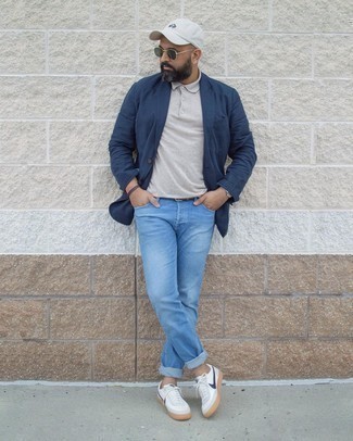 Weiße und dunkelblaue Leder niedrige Sneakers kombinieren – 2000+ Herren Outfits