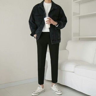 Welche niedrige Sneakers mit weißen und dunkelblauen Langarmshirt zu tragen – 280 Herren Outfits