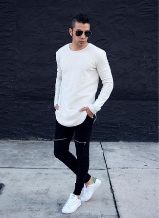 Welche niedrige Sneakers mit weißen und dunkelblauen Langarmshirt zu tragen – 280 Herren Outfits