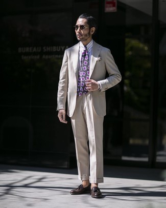 30 Jährige: Wie weißes und dunkelblaues vertikal gestreiftes Businesshemd mit dunkelbrauner Leder Slipper zu kombinieren – 124 Elegante Sommer Herren Outfits