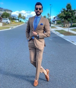 30 Jährige: Wie weißes und dunkelblaues vertikal gestreiftes Businesshemd mit dunkelbrauner Leder Slipper zu kombinieren – 124 Elegante Sommer Herren Outfits
