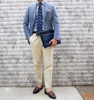 30 Jährige: Wie weißes und dunkelblaues vertikal gestreiftes Businesshemd mit dunkelbrauner Leder Slipper zu kombinieren – 124 Elegante Sommer Herren Outfits