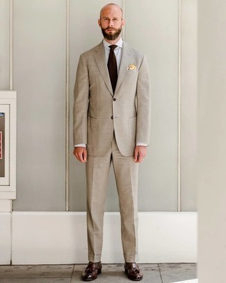 30 Jährige: Wie weißes und dunkelblaues vertikal gestreiftes Businesshemd mit dunkelbrauner Leder Slipper zu kombinieren – 124 Elegante Sommer Herren Outfits
