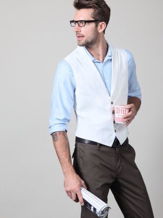Weiße und dunkelblaue Weste kombinieren – 70 Herren Outfits
