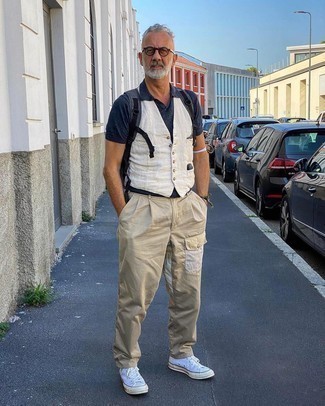 Weiße und dunkelblaue Weste kombinieren – 70 Herren Outfits