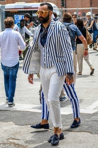 Weiße und dunkelblaue Weste kombinieren – 70 Herren Outfits
