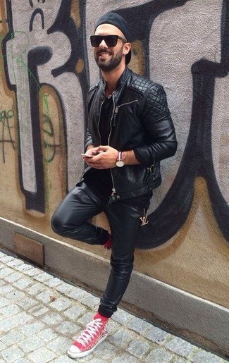 Weiße und rote und dunkelblaue horizontal gestreifte Uhr kombinieren – 28 Herren Outfits
