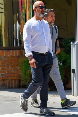 Weiße und rote und dunkelblaue horizontal gestreifte Uhr kombinieren – 28 Herren Outfits