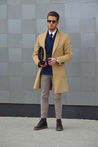 Weiße und rote und dunkelblaue horizontal gestreifte Uhr kombinieren – 28 Herren Outfits