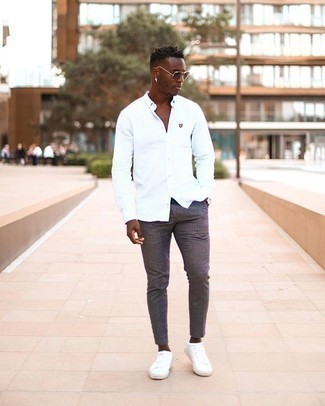 Weiße und rote und dunkelblaue horizontal gestreifte Uhr kombinieren – 28 Herren Outfits