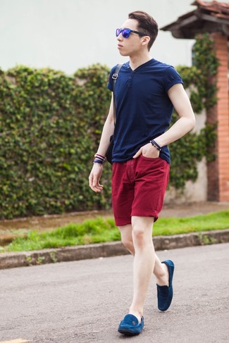 Weiße und rote und dunkelblaue horizontal gestreifte Uhr kombinieren – 28 Herren Outfits