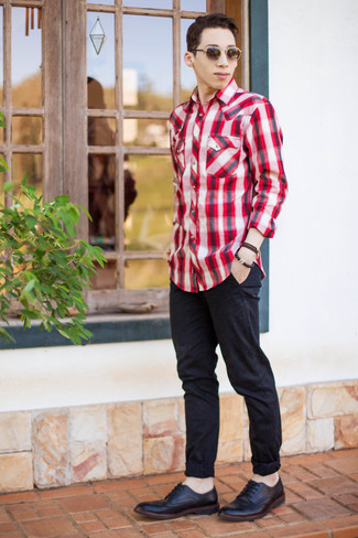 Weiße und rote und dunkelblaue horizontal gestreifte Uhr kombinieren – 28 Herren Outfits