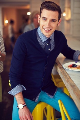 Weiße und rote und dunkelblaue horizontal gestreifte Uhr kombinieren – 28 Herren Outfits