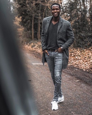 Welche Mäntel mit weißer Sportschuhe zu tragen – 7 Lässige Herren Outfits