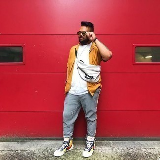 Weiße Segeltuch Bauchtasche kombinieren – 9 Herren Outfits