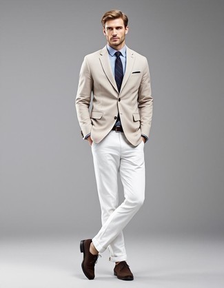 Wie weiße Chinohose mit dunkelbrauner Wildleder Oxford Schuhe zu kombinieren – 18 Herren Outfits