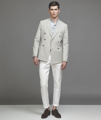 Wie weiße Chinohose mit dunkelbrauner Wildleder Oxford Schuhe zu kombinieren – 18 Herren Outfits