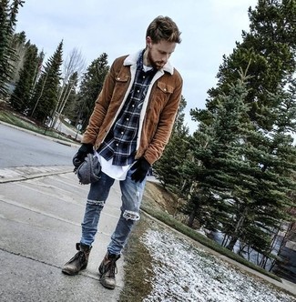 Wie weißes T-Shirt mit einem Rundhalsausschnitt mit schwarzer Lederfreizeitstiefel zu kombinieren – 197 Herren Outfits