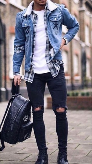 Wie weißes T-Shirt mit einem Rundhalsausschnitt mit schwarzer Lederfreizeitstiefel zu kombinieren – 197 Herren Outfits