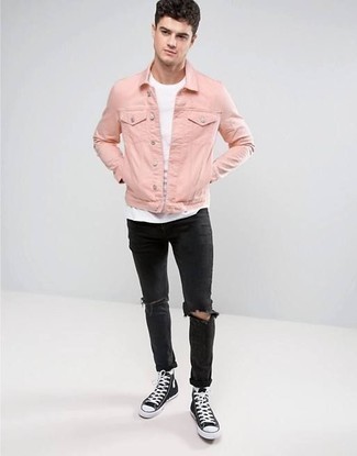 Wie weißes T-Shirt mit einem Rundhalsausschnitt mit schwarzer Jeans mit Destroyed-Effekten zu kombinieren – 206 Herren Outfits