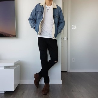 Wie weißes T-Shirt mit einem Rundhalsausschnitt mit schwarzer Jeans mit Destroyed-Effekten zu kombinieren – 206 Herren Outfits