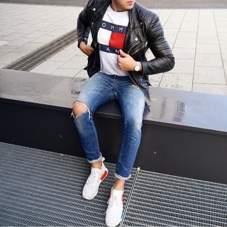 20 Jährige: Wie weißes T-Shirt mit einem Rundhalsausschnitt mit weißer Sportschuhe zu kombinieren – 27 Lässige Frühling Herren Outfits