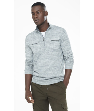 Welche Pullover mit einem Reißverschluss am Kragen mit weißen T-Shirts mit einem Rundhalsausschnitt zu tragen – 69 Herren Outfits