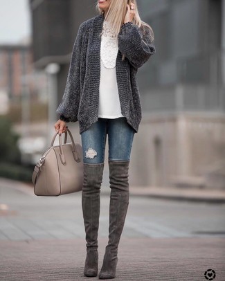 Weiße Häkel Langarmbluse kombinieren – 5 Damen Outfits