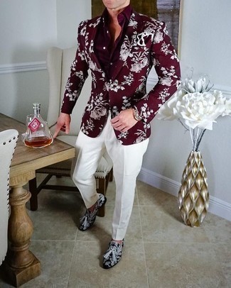 Wie weiße Anzughose mit schwarzer Wildleder Slipper zu kombinieren – 17 Herren Outfits