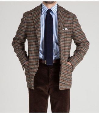 Wie weißes Businesshemd mit rotbrauner Cord Chinohose zu kombinieren – 11 Herren Outfits