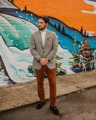 Wie weißes Businesshemd mit rotbrauner Cord Chinohose zu kombinieren – 11 Herren Outfits