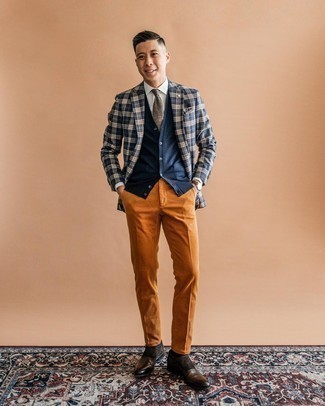 Wie weißes Businesshemd mit rotbrauner Cord Chinohose zu kombinieren – 11 Herren Outfits
