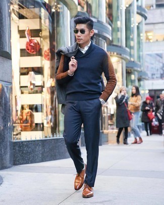Wie weißes Businesshemd mit rotbrauner Leder Derby Schuhe zu kombinieren – 376 Herren Outfits