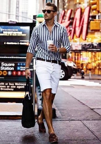 Wie weißes Businesshemd mit weißer Shorts zu kombinieren – 6 Herren Outfits