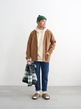 Weißen Pullover mit einem Kapuze kombinieren – 10 Sommer Herren Outfits