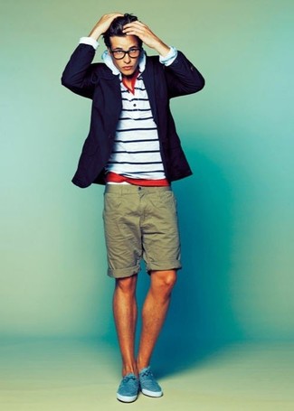 Weißen Pullover mit einem Kapuze kombinieren – 10 Sommer Herren Outfits