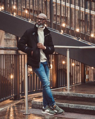 Wie weißen Strick Wollrollkragenpullover mit olivgrüner Sportschuhe zu kombinieren – 1 Herren Outfits