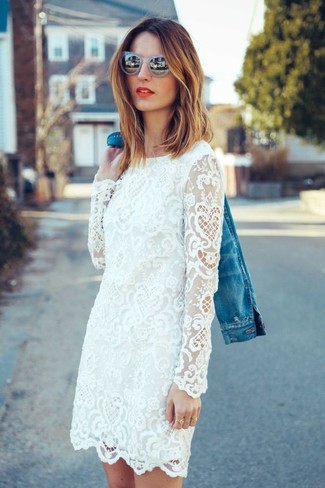 Weißes gerade geschnittenes Kleid aus Spitze kombinieren – 22 Damen Outfits