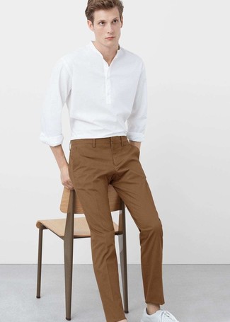 Weißes Leinen Langarmhemd kombinieren – 190 Herren Outfits