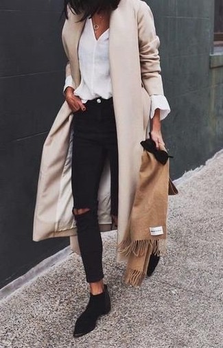 Wie weiße Langarmbluse mit schwarzer enger Jeans zu kombinieren – 28 Damen Outfits