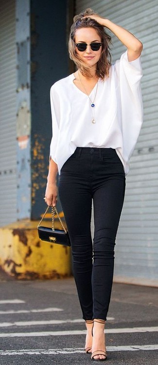 Wie weiße Langarmbluse mit schwarzer enger Jeans zu kombinieren – 28 Damen Outfits